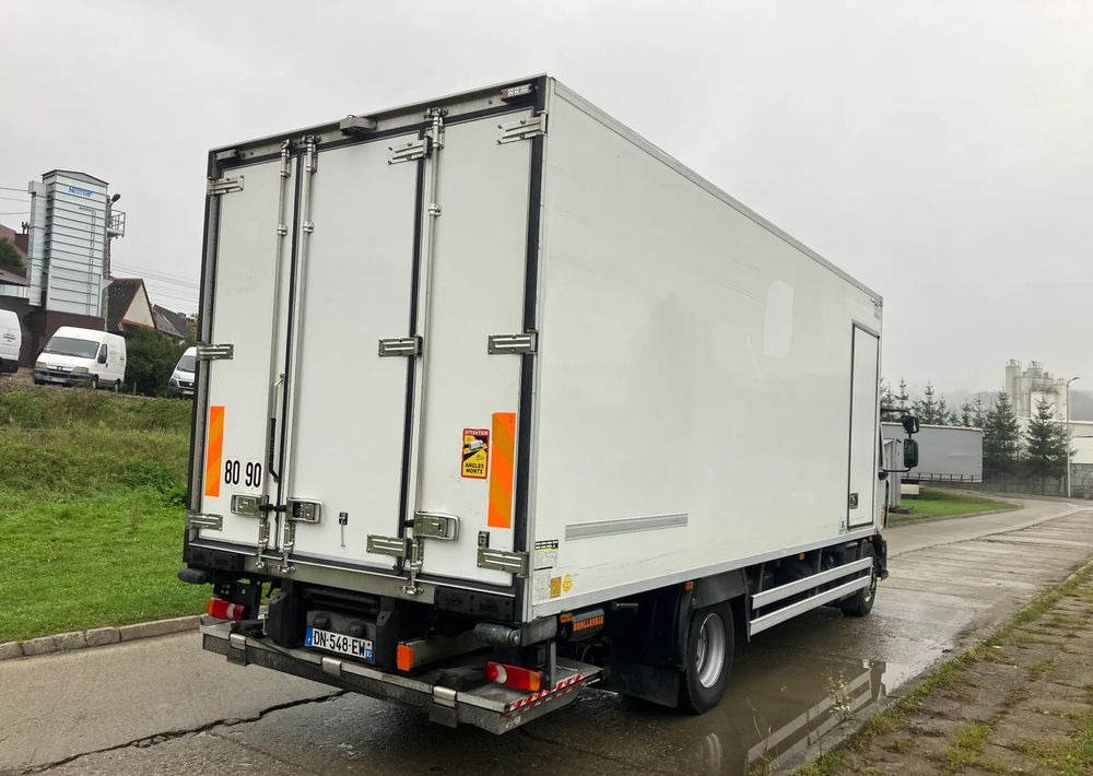 Renault Renault Gama D 240 chłodnia izoterma - Camion frigorifique: photos 3 Renault Renault Gama D 240 chłodnia izoterma - Camion frigorifique: photos 3