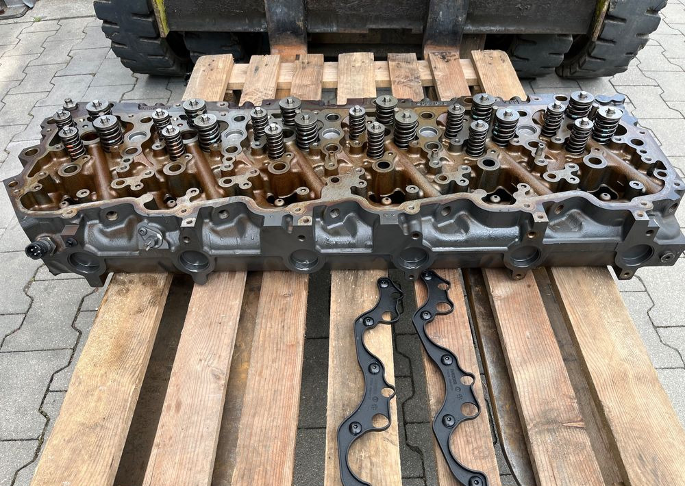 Głowica silnika DAF XF 106 euro 6 polift MX-13 - Moteur pour Camion: photos 3 Głowica silnika DAF XF 106 euro 6 polift MX-13 - Moteur pour Camion: photos 3