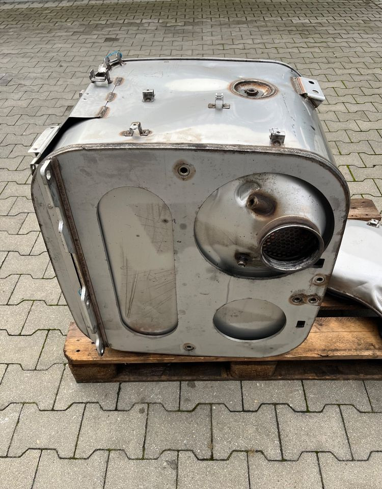 Katalizator MAN TGX TGS lift wydech tłumik - Système d'échappement pour Camion: photos 3 Katalizator MAN TGX TGS lift wydech tłumik - Système d'échappement pour Camion: photos 3