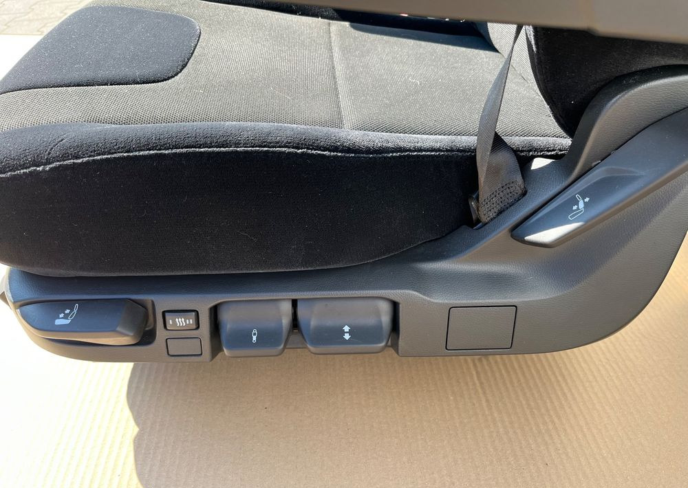 NOWY Fotel kierowcy MAN TG3 TGX nowy model siedzenie lewe - Siège pour Camion: photos 4 NOWY Fotel kierowcy MAN TG3 TGX nowy model siedzenie lewe - Siège pour Camion: photos 4