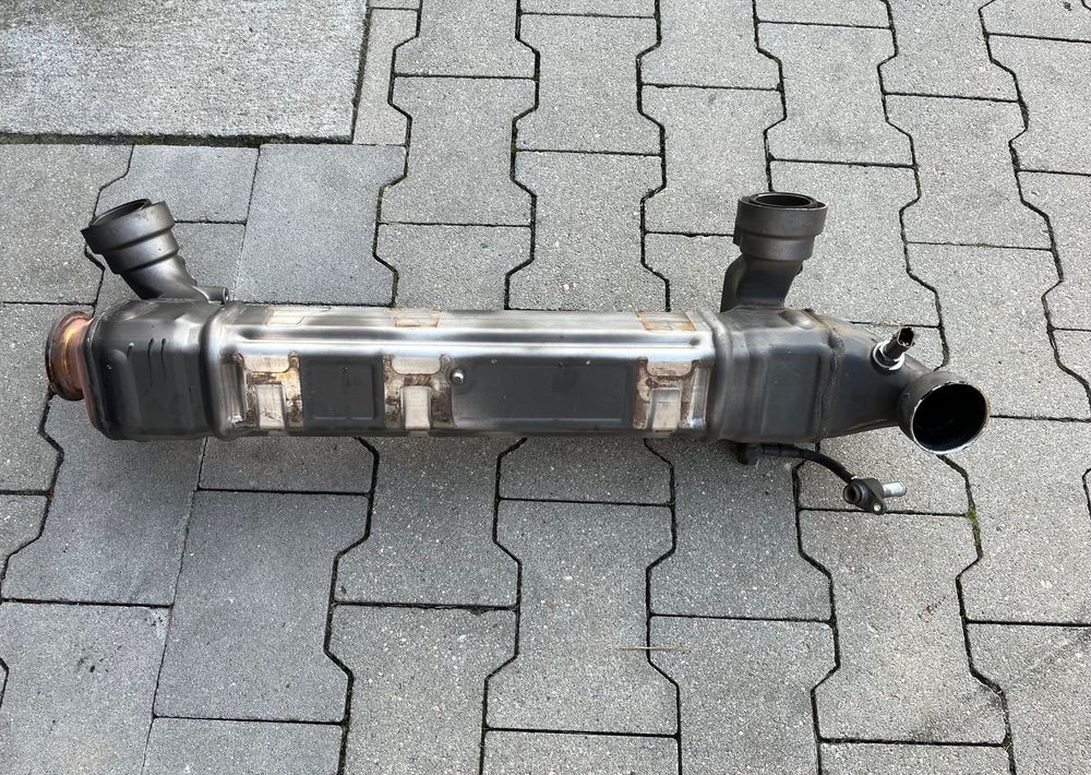 Recyrkulator spalin DAF XF 106 euro 6 lift chłodnica spalin AGR - Moteur pour Camion: photos 1 Recyrkulator spalin DAF XF 106 euro 6 lift chłodnica spalin AGR - Moteur pour Camion: photos 1