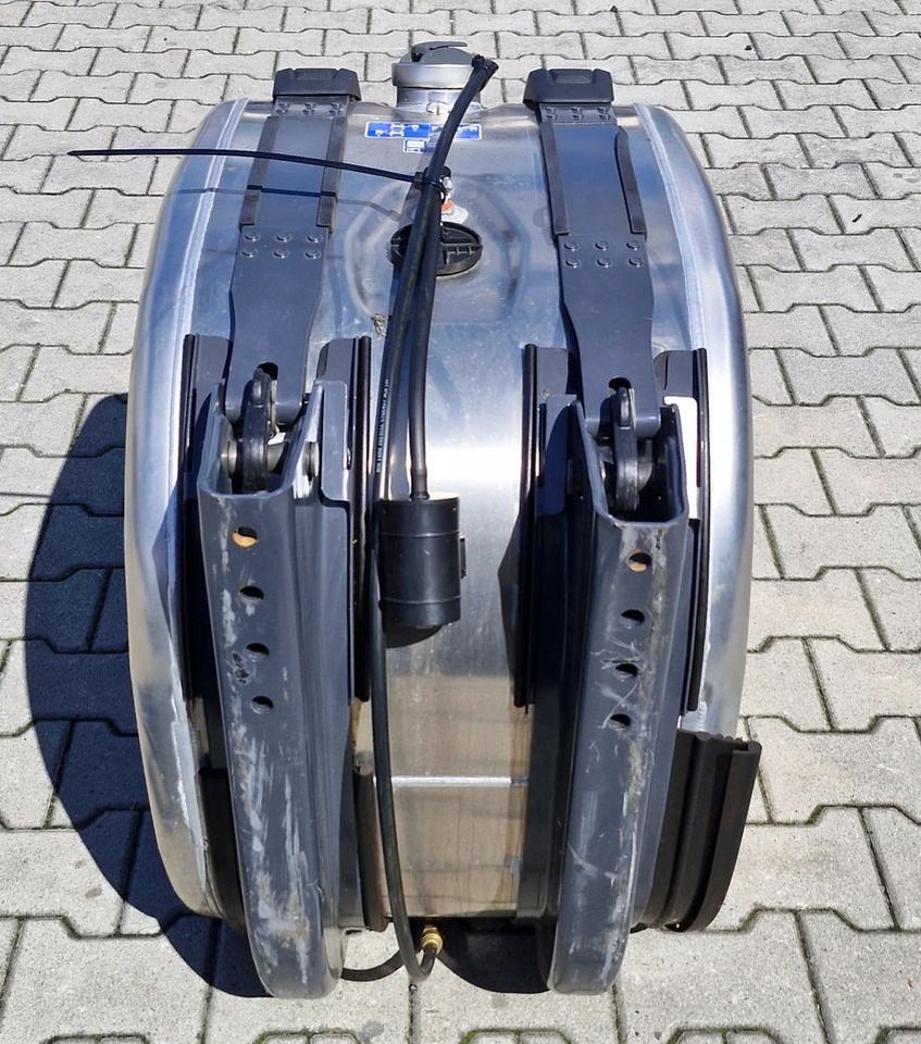 SCANIA R S ZBIORNIK PALIWA 220L NOWY - Réservoir de carburant pour Camion: photos 2 SCANIA R S ZBIORNIK PALIWA 220L NOWY - Réservoir de carburant pour Camion: photos 2