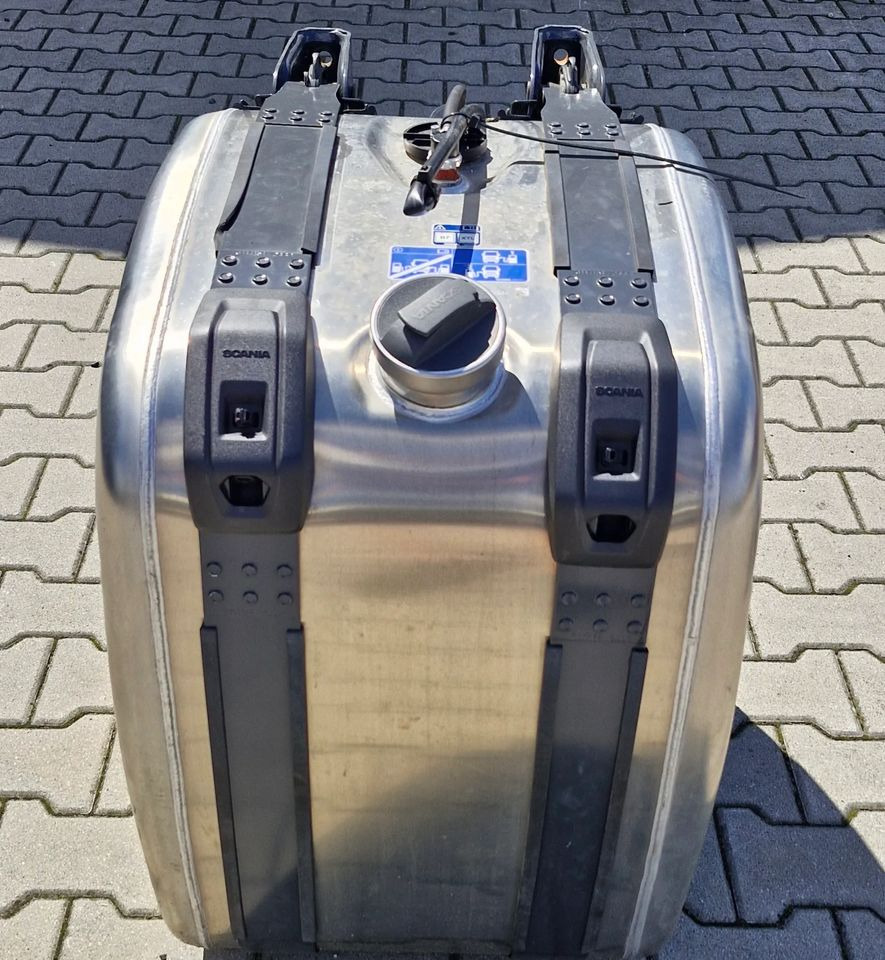 SCANIA R S ZBIORNIK PALIWA 220L NOWY - Réservoir de carburant pour Camion: photos 1 SCANIA R S ZBIORNIK PALIWA 220L NOWY - Réservoir de carburant pour Camion: photos 1