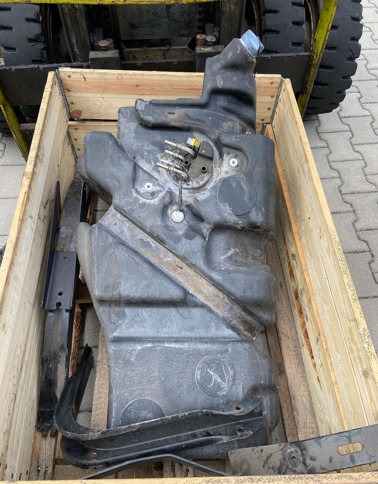 Zbiornik adblue DAF XF 106 euro 6 lift kompletny ad blue - AdBlue réservoir pour Camion: photos 2 Zbiornik adblue DAF XF 106 euro 6 lift kompletny ad blue - AdBlue réservoir pour Camion: photos 2