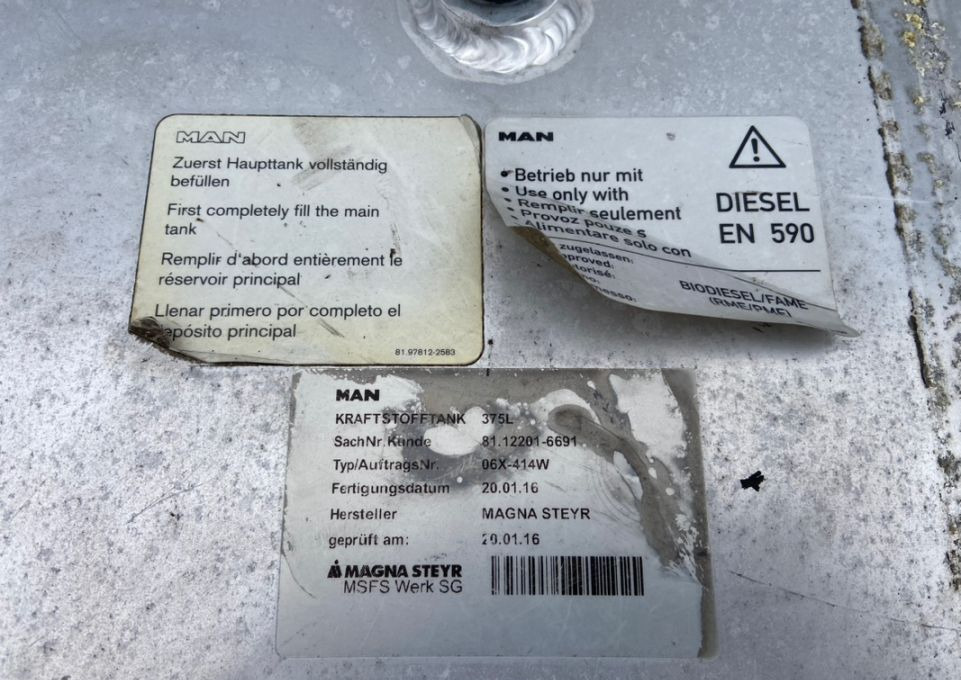Zbiornik paliwa MAN TGX TGS 375 litrów bak - Réservoir de carburant pour Camion: photos 4 Zbiornik paliwa MAN TGX TGS 375 litrów bak - Réservoir de carburant pour Camion: photos 4