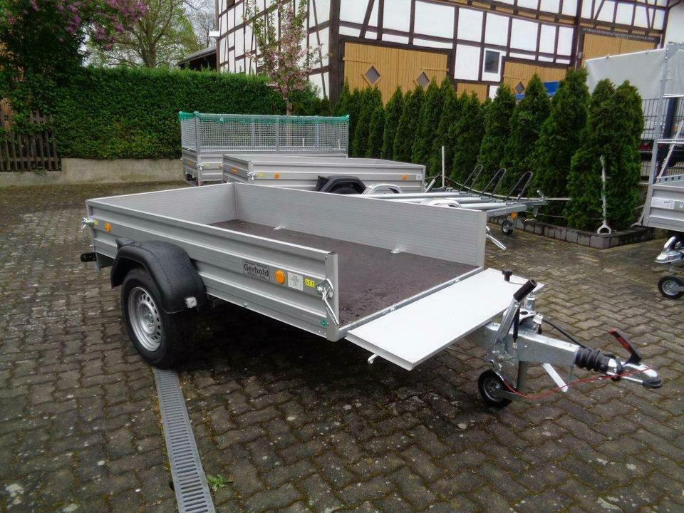 Böckmann PKW-Anhänger, 1,35 to. Einachs, Stirnwandklappe100 km/h - Remorque voiture: photos 1 Böckmann PKW-Anhänger, 1,35 to. Einachs, Stirnwandklappe100 km/h - Remorque voiture: photos 1