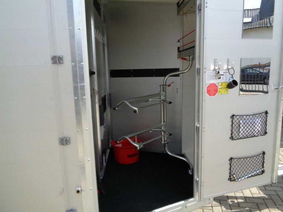 Böckmann Pferdeanhänger Portax L-SR, Videokamera - Van chevaux: photos 4 Böckmann Pferdeanhänger Portax L-SR, Videokamera - Van chevaux: photos 4