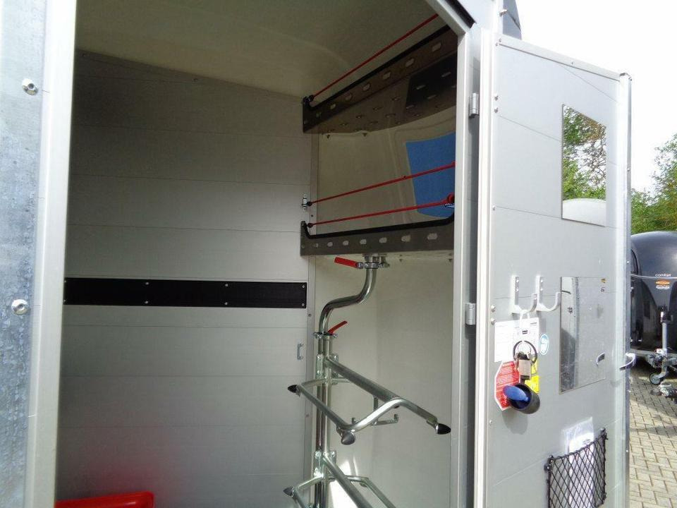 Böckmann Pferdeanhänger Portax L-SR, Videokamera - Van chevaux: photos 5 Böckmann Pferdeanhänger Portax L-SR, Videokamera - Van chevaux: photos 5