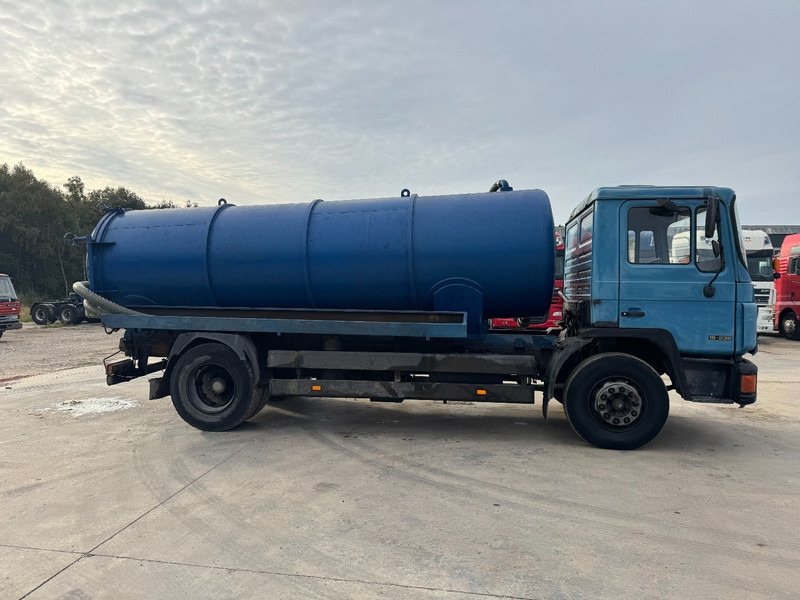 MAN 18.232 (12.000L / STEEL SUSPENSION / 6 CYLINDER WITH MANUAL PUMP) - Camion hydrocureur: photos 4 MAN 18.232 (12.000L / STEEL SUSPENSION / 6 CYLINDER WITH MANUAL PUMP) - Camion hydrocureur: photos 4
