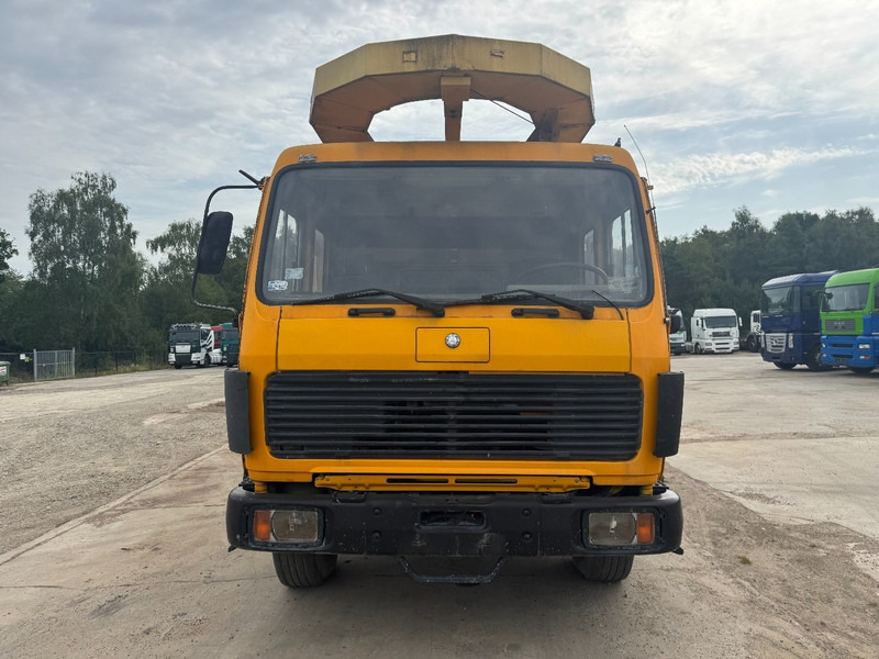 Mercedes-Benz SK 1617 (GRAND PONT / LAMES / 10.000L / 6 CYLINDRE / POMPE MANUELLE) - Camion hydrocureur: photos 2 Mercedes-Benz SK 1617 (GRAND PONT / LAMES / 10.000L / 6 CYLINDRE / POMPE MANUELLE) - Camion hydrocureur: photos 2