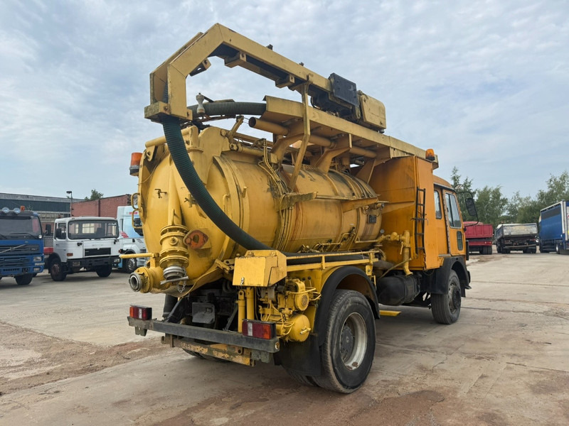 Mercedes-Benz SK 1617 (GRAND PONT / LAMES / 10.000L / 6 CYLINDRE / POMPE MANUELLE) - Camion hydrocureur: photos 5 Mercedes-Benz SK 1617 (GRAND PONT / LAMES / 10.000L / 6 CYLINDRE / POMPE MANUELLE) - Camion hydrocureur: photos 5