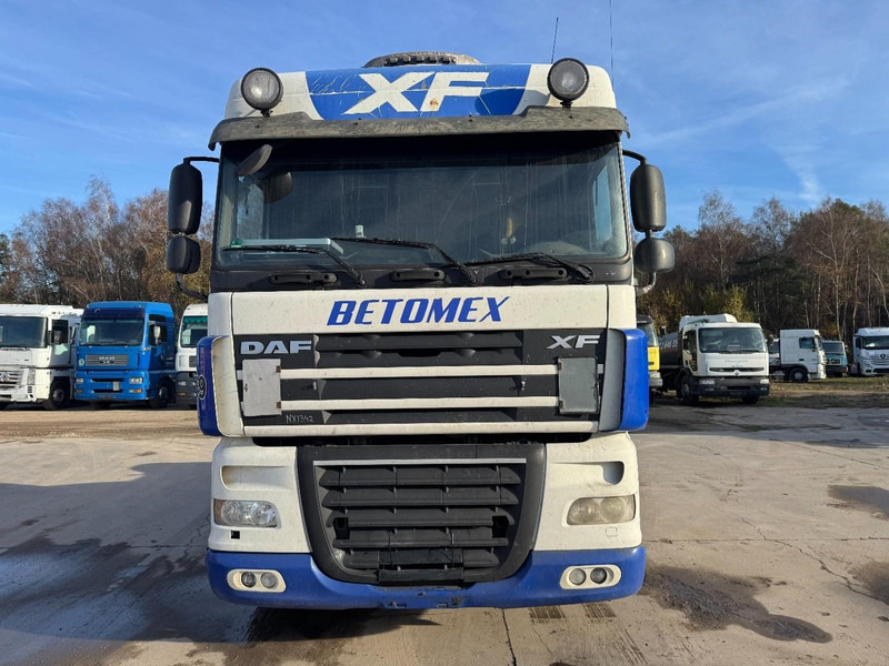 DAF 105 XF 460 Space Cab (MANUAL GEARBOX / BOITE MANUELLE / 2011) - Tracteur routier: photos 2 DAF 105 XF 460 Space Cab (MANUAL GEARBOX / BOITE MANUELLE / 2011) - Tracteur routier: photos 2