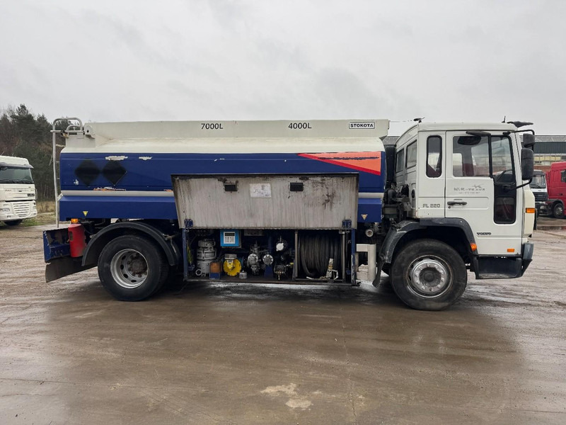 Volvo FL 6 - 220 (11000 L / 2 COMPARTMENTS / 18 TON / MANUAL GEARBOX / PERFECT) - Camion citerne: photos 4 Volvo FL 6 - 220 (11000 L / 2 COMPARTMENTS / 18 TON / MANUAL GEARBOX / PERFECT) - Camion citerne: photos 4