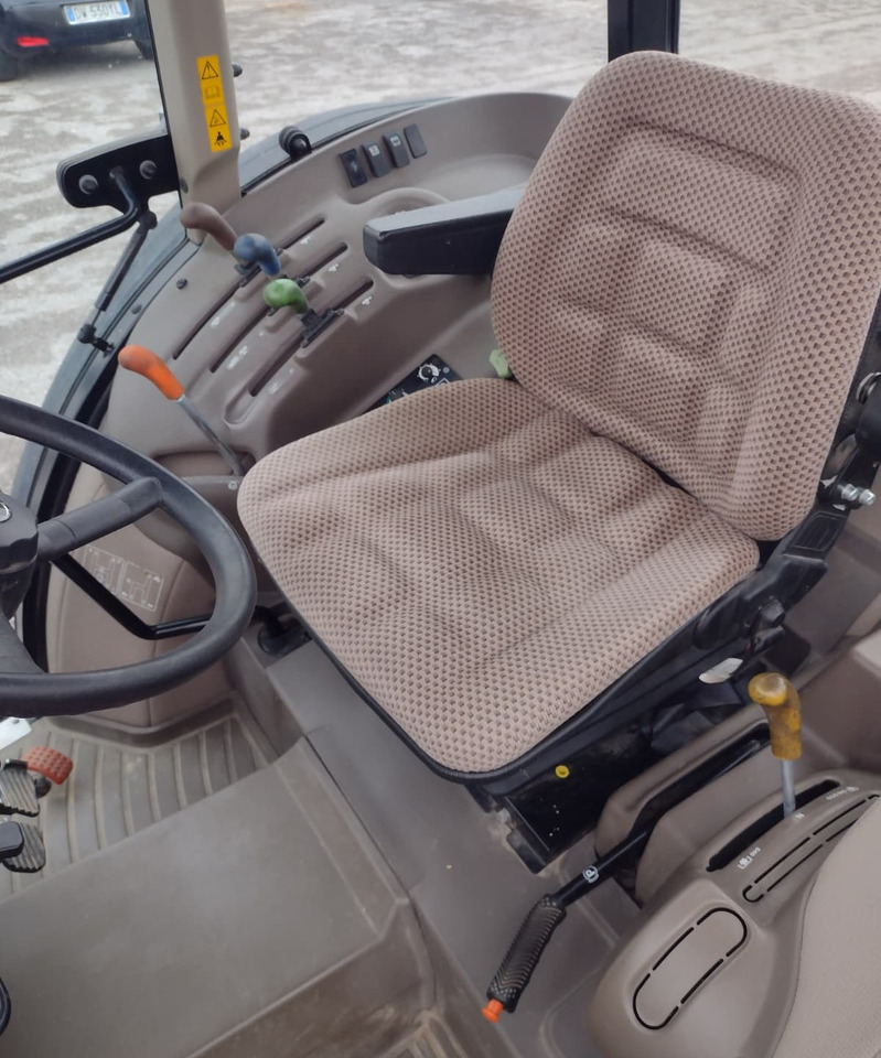 JOHN DEERE 5090 G - Tracteur agricole: photos 5 JOHN DEERE 5090 G - Tracteur agricole: photos 5