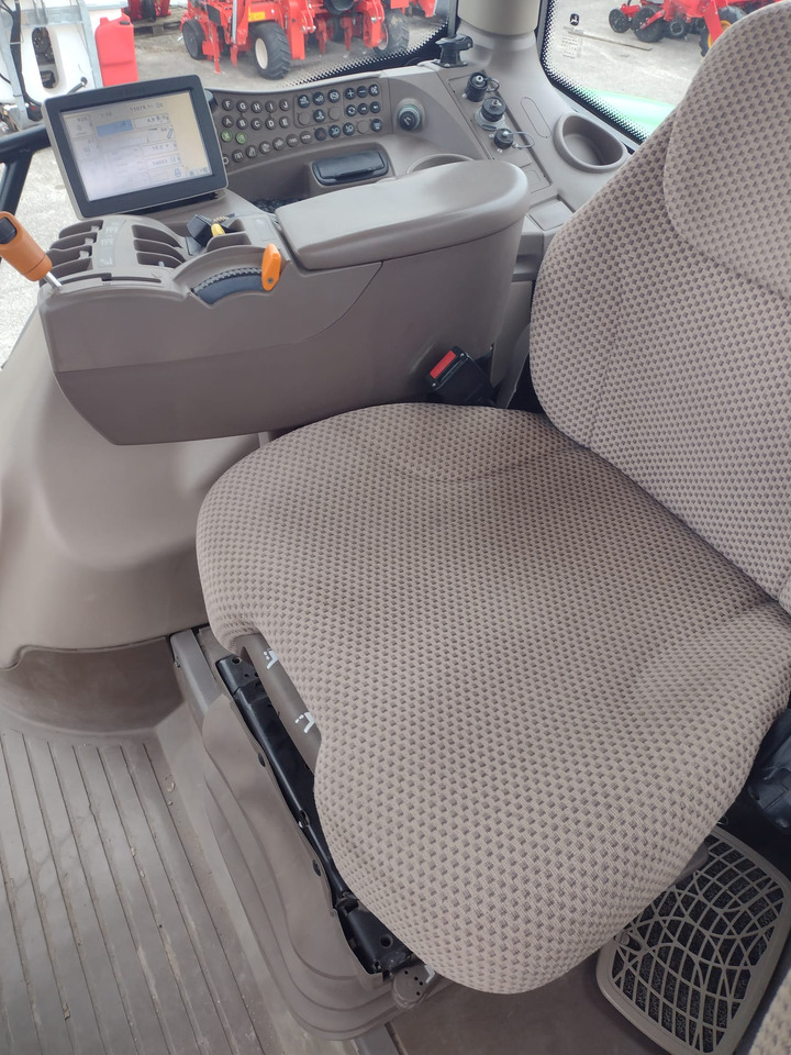 JOHN DEERE 6210 R - Tracteur agricole: photos 4 JOHN DEERE 6210 R - Tracteur agricole: photos 4