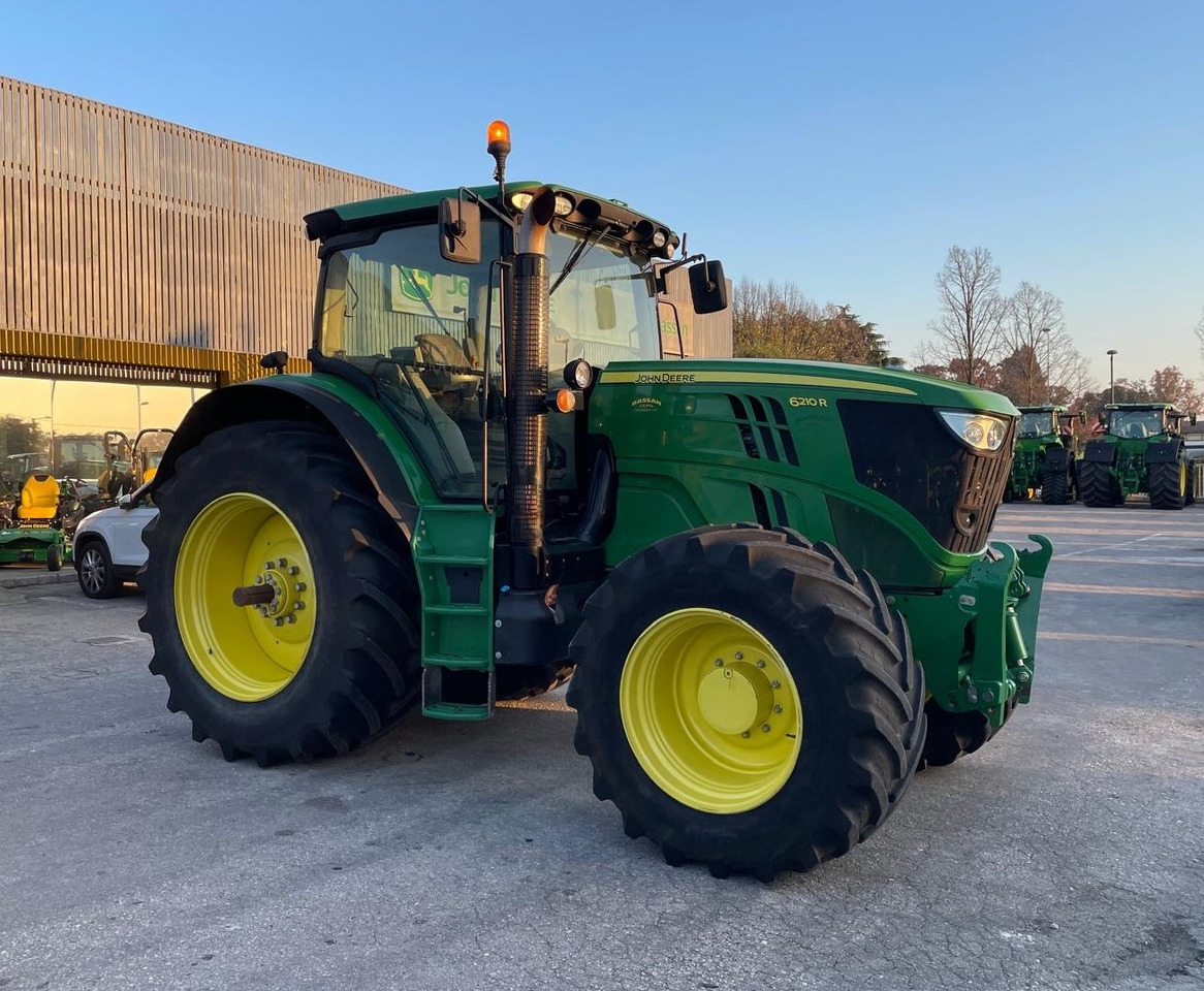 JOHN DEERE 6210 R - Tracteur agricole: photos 2 JOHN DEERE 6210 R - Tracteur agricole: photos 2