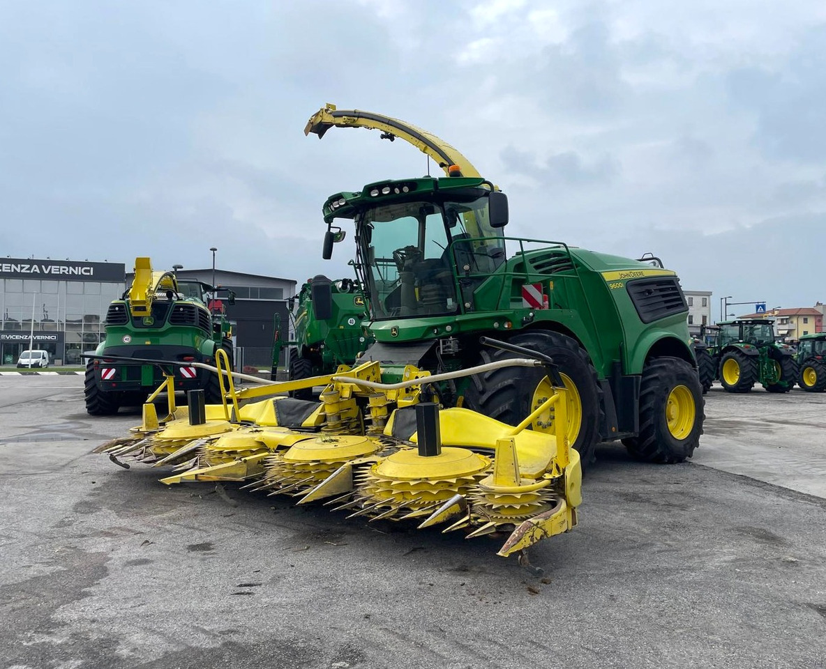 JOHN DEERE 9600i - Ensileuse: photos 1 JOHN DEERE 9600i - Ensileuse: photos 1