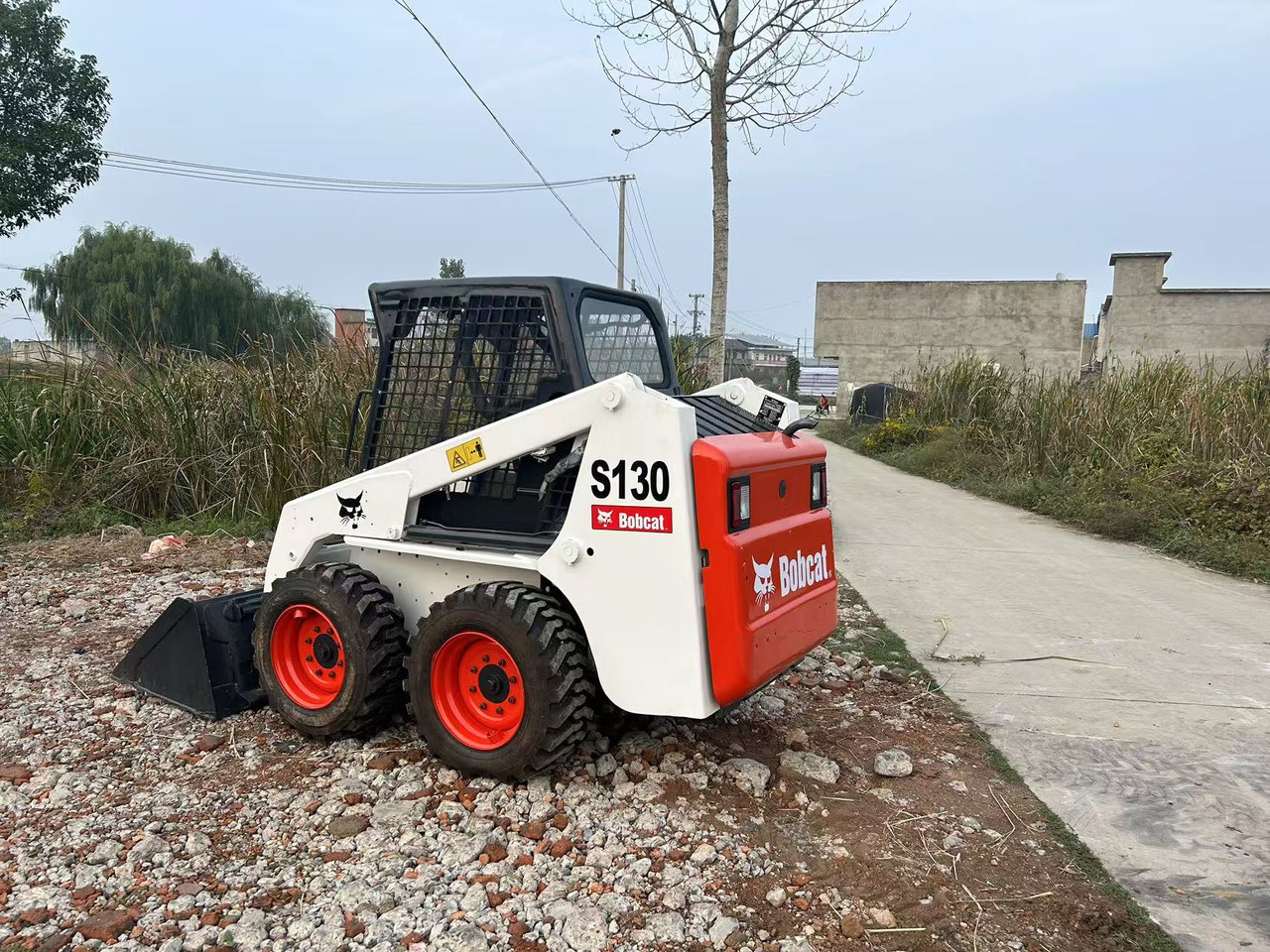 BOBCAT s130 - Mini chargeuse: photos 4 BOBCAT s130 - Mini chargeuse: photos 4