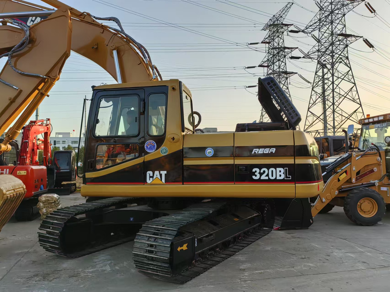 CATERPILLAR 320b - Pelle sur chenille: photos 5 CATERPILLAR 320b - Pelle sur chenille: photos 5