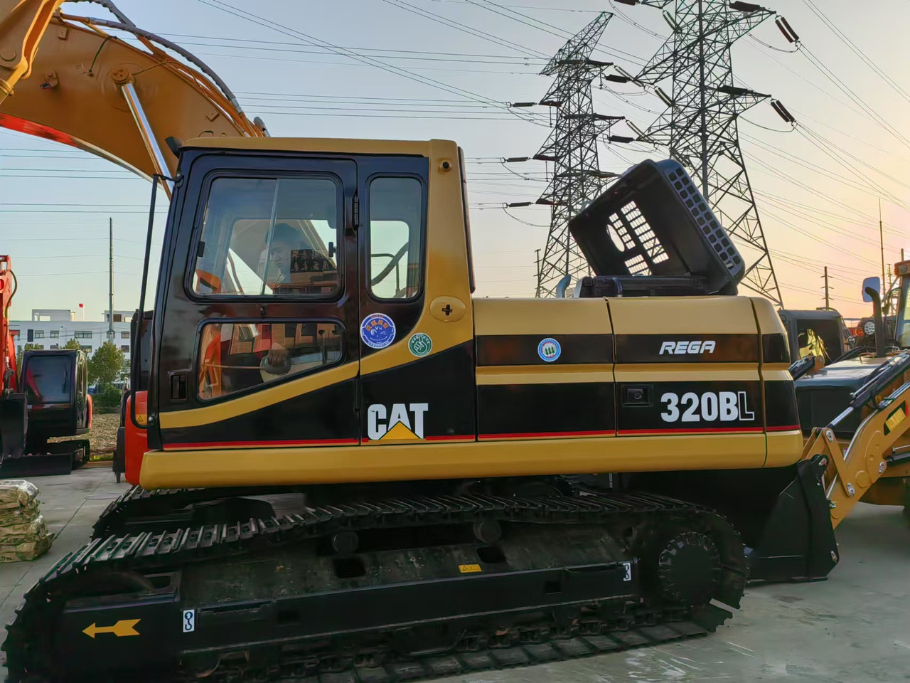 CATERPILLAR 320b - Pelle sur chenille: photos 3 CATERPILLAR 320b - Pelle sur chenille: photos 3