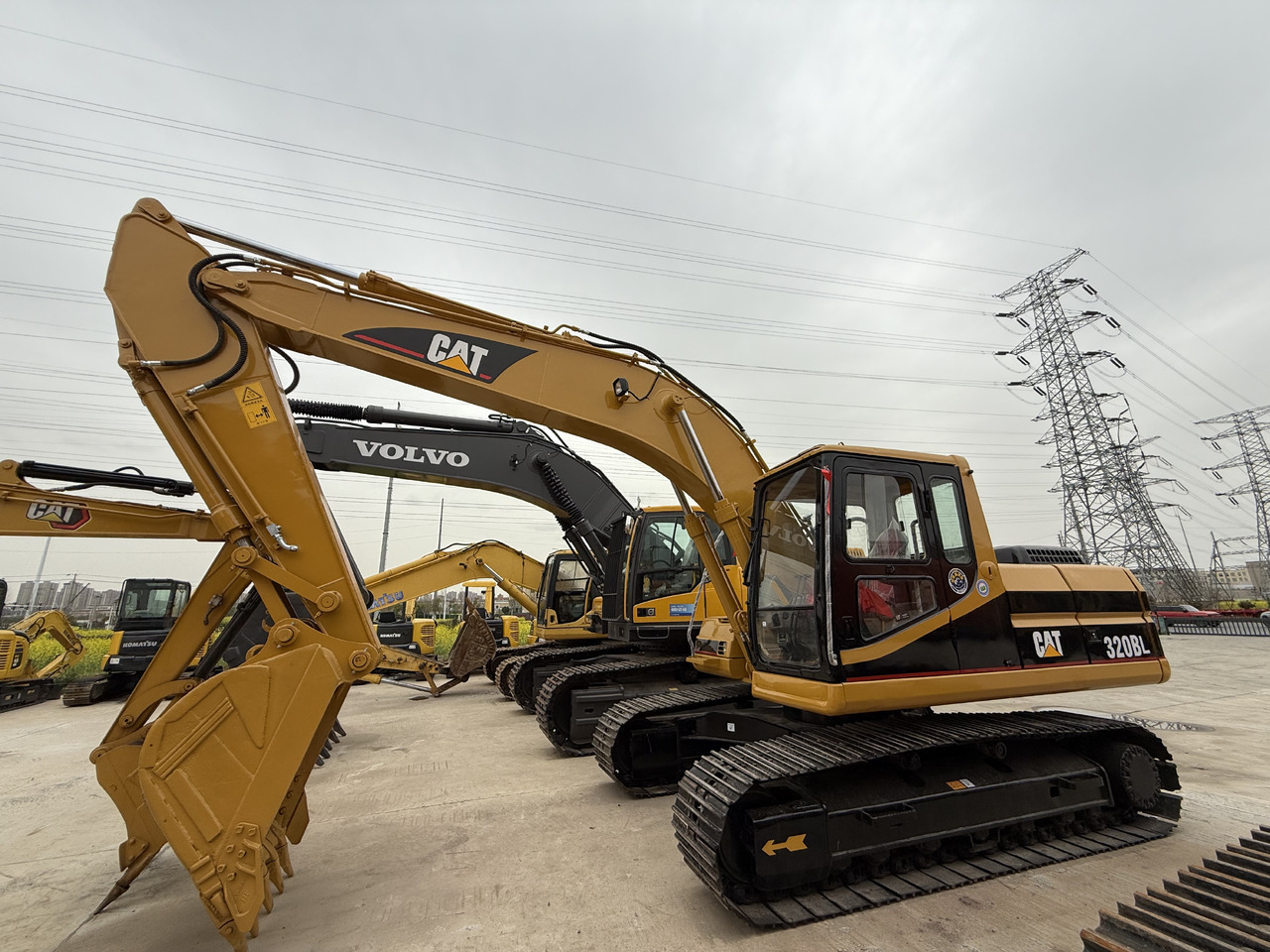 CATERPILLAR 320b - Pelle sur chenille: photos 2 CATERPILLAR 320b - Pelle sur chenille: photos 2
