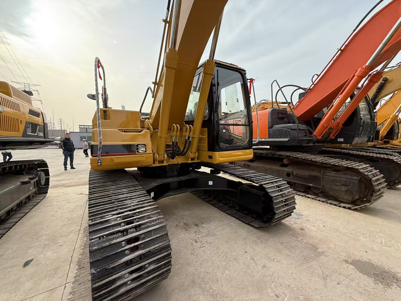 CATERPILLAR 320b - Pelle sur chenille: photos 1 CATERPILLAR 320b - Pelle sur chenille: photos 1