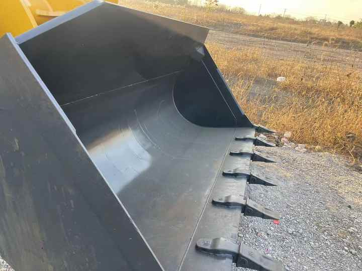 China Famous Brand LiuGong Medium-sized Wheel Loader LiuGong 856N Loader for Earthmoving, Mining, Construction for Sale - Chargeuse sur pneus: photos 2 China Famous Brand LiuGong Medium-sized Wheel Loader LiuGong 856N Loader for Earthmoving, Mining, Construction for Sale - Chargeuse sur pneus: photos 2