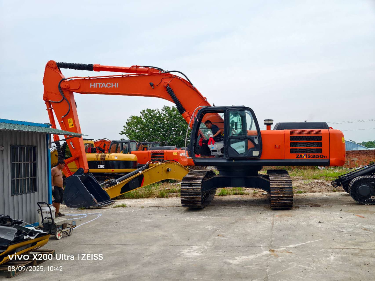 Hitachi 350-5g - Pelle sur chenille: photos 3 Hitachi 350-5g - Pelle sur chenille: photos 3