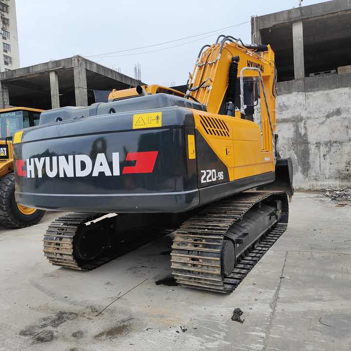 Hyundai Digger 220lc-9s Second Hand Korea Made High Performance Machine Hyundai Excavator for Sale - Pelle sur chenille: photos 5 Hyundai Digger 220lc-9s Second Hand Korea Made High Performance Machine Hyundai Excavator for Sale - Pelle sur chenille: photos 5