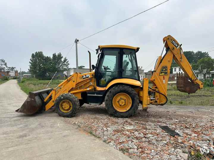 Low Price JCB 3CX Backhoe Loader in Excellent Condition for Sale JCB3CX JCB 4CX Available for Sale - Tractopelle: photos 2 Low Price JCB 3CX Backhoe Loader in Excellent Condition for Sale JCB3CX JCB 4CX Available for Sale - Tractopelle: photos 2