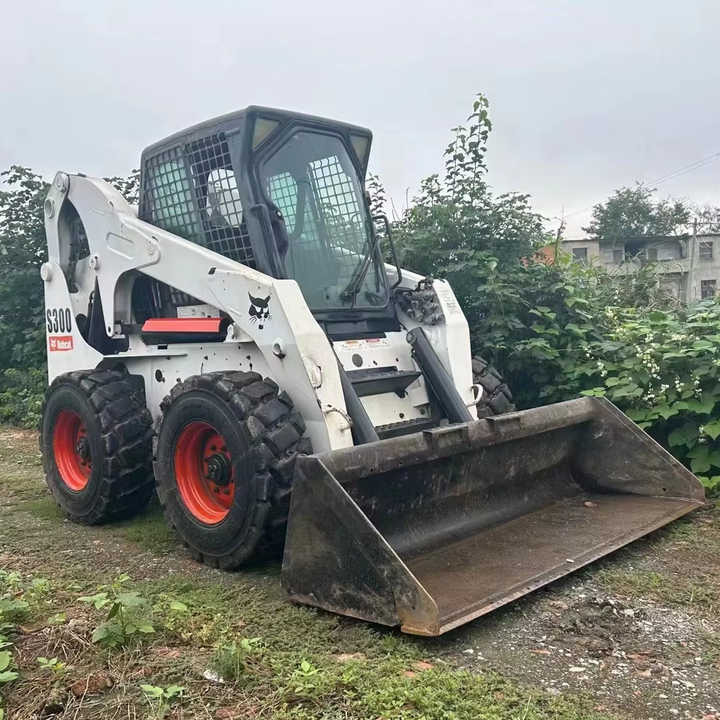 Second Hand BOBCAT S300 Skid-steer Loader with Very Good Performance Is for Sale at a Low Price - Mini chargeuse: photos 1 Second Hand BOBCAT S300 Skid-steer Loader with Very Good Performance Is for Sale at a Low Price - Mini chargeuse: photos 1