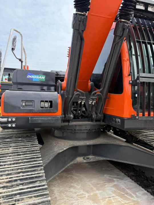 Used Digger Doosan DX225LC-9T Construction Machinery Construction Digger Used Doosan DX225LC-9T Cheap Excavator - Pelle sur chenille: photos 4 Used Digger Doosan DX225LC-9T Construction Machinery Construction Digger Used Doosan DX225LC-9T Cheap Excavator - Pelle sur chenille: photos 4