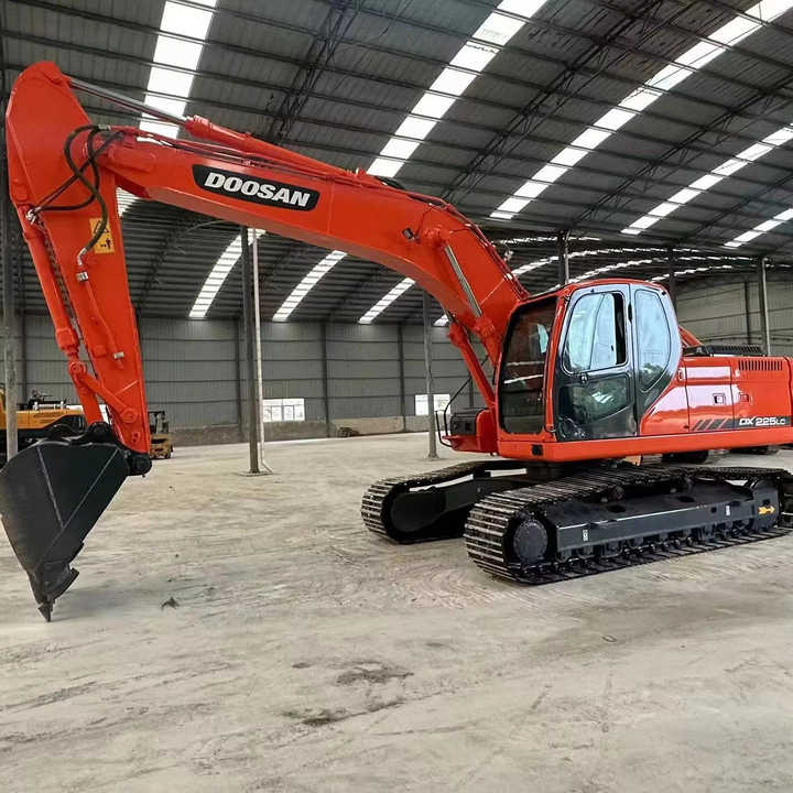 Used Digger Doosan DX225LC-9T Construction Machinery Construction Digger Used Doosan DX225LC-9T Cheap Excavator - Pelle sur chenille: photos 1 Used Digger Doosan DX225LC-9T Construction Machinery Construction Digger Used Doosan DX225LC-9T Cheap Excavator - Pelle sur chenille: photos 1
