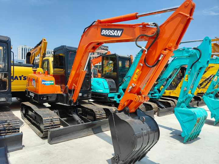 Used Digger Doosan Dh55 Construction Machinery Construction Digger Used Doosan Dh55 Cheap Excavator - Pelle sur chenille: photos 4 Used Digger Doosan Dh55 Construction Machinery Construction Digger Used Doosan Dh55 Cheap Excavator - Pelle sur chenille: photos 4
