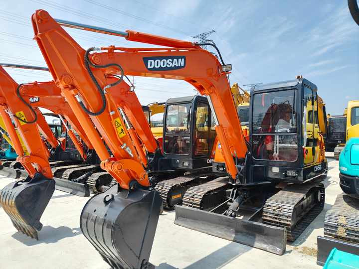 Used Digger Doosan Dh55 Construction Machinery Construction Digger Used Doosan Dh55 Cheap Excavator - Pelle sur chenille: photos 3 Used Digger Doosan Dh55 Construction Machinery Construction Digger Used Doosan Dh55 Cheap Excavator - Pelle sur chenille: photos 3