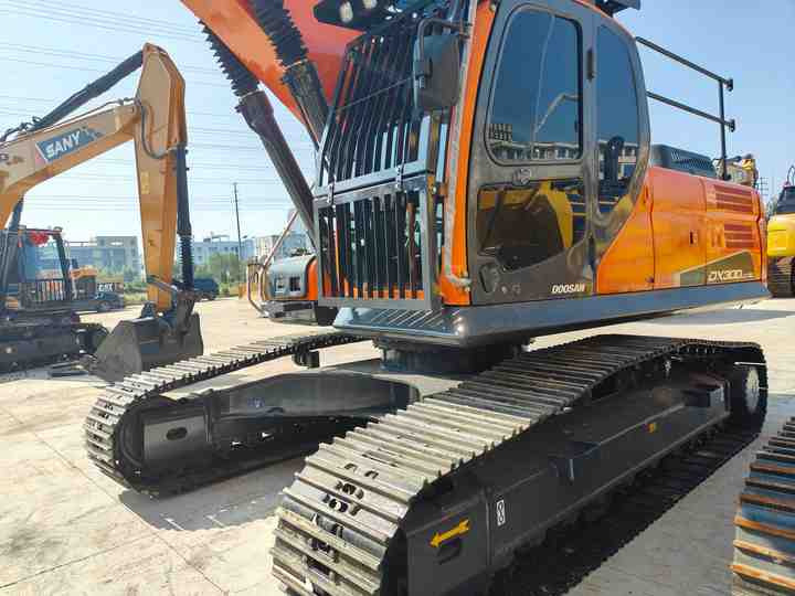 Used Doosan DX300LC-9C Excavator with Little Time Used in Excellent Condition Korea Brand Doosan 30 Tons Excavator for Sale - Pelle: photos 2 Used Doosan DX300LC-9C Excavator with Little Time Used in Excellent Condition Korea Brand Doosan 30 Tons Excavator for Sale - Pelle: photos 2