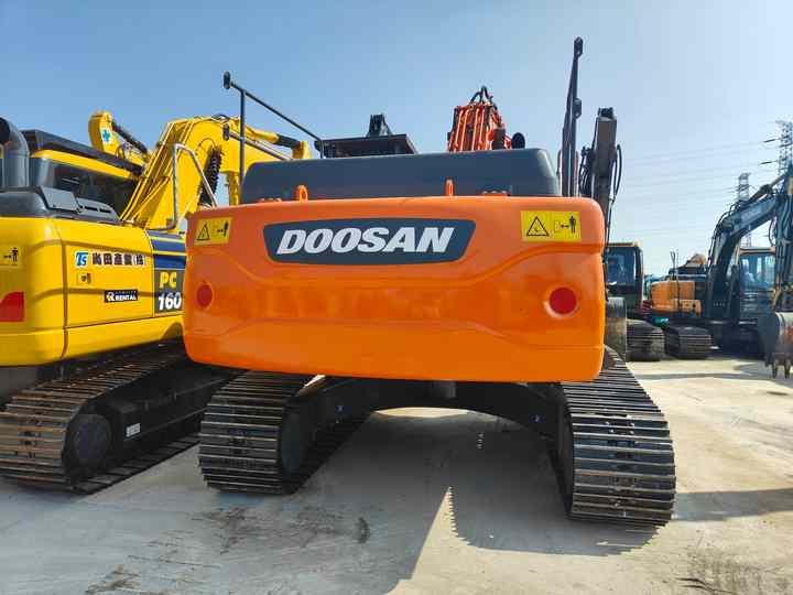 Used Doosan DX300LC-9C Excavator with Little Time Used in Excellent Condition Korea Brand Doosan 30 Tons Excavator for Sale - Pelle: photos 3 Used Doosan DX300LC-9C Excavator with Little Time Used in Excellent Condition Korea Brand Doosan 30 Tons Excavator for Sale - Pelle: photos 3