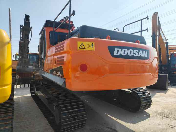 Used Doosan DX300LC-9C Excavator with Little Time Used in Excellent Condition Korea Brand Doosan 30 Tons Excavator for Sale - Pelle: photos 5 Used Doosan DX300LC-9C Excavator with Little Time Used in Excellent Condition Korea Brand Doosan 30 Tons Excavator for Sale - Pelle: photos 5