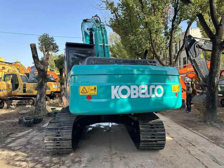 Used Japan Kobelco SK200-8 Crawler Excavator New Arrival Earth-moving Machine for Sale - Pelle: photos 2 Used Japan Kobelco SK200-8 Crawler Excavator New Arrival Earth-moving Machine for Sale - Pelle: photos 2