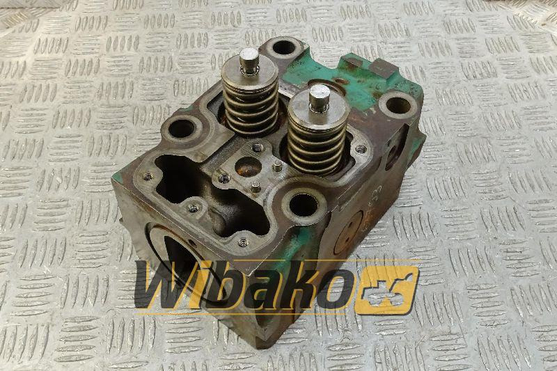 Cylinder head for engine Volvo TD103 1001520 - Culasse pour Engins de chantier: photos 1 Cylinder head for engine Volvo TD103 1001520 - Culasse pour Engins de chantier: photos 1