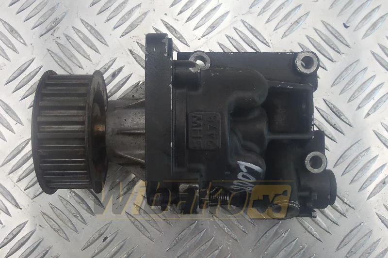 Deutz D2011 L04 I 2478 - Pompe à eau: photos 1 Deutz D2011 L04 I 2478 - Pompe à eau: photos 1