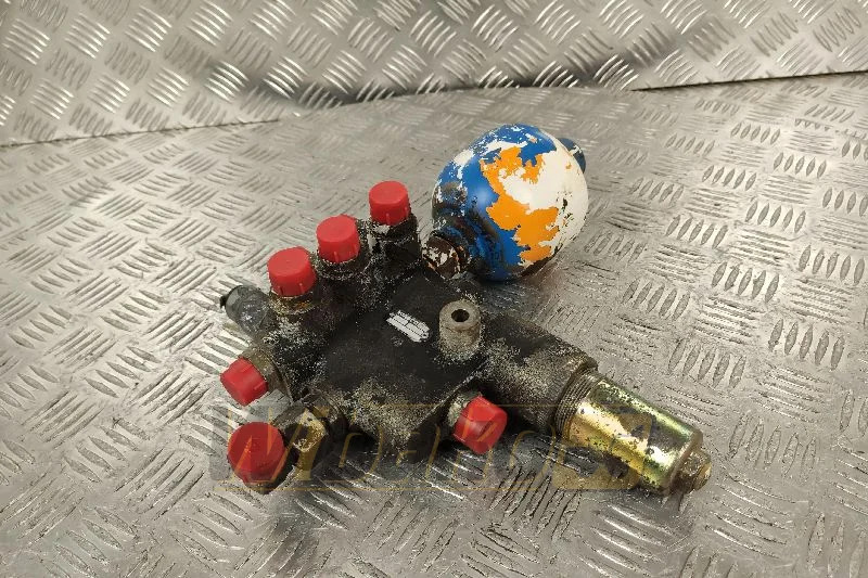 Wabco 4773970140 - Valve hydraulique pour Engins de chantier: photos 1 Wabco 4773970140 - Valve hydraulique pour Engins de chantier: photos 1