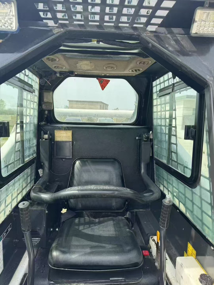 Chargeuse sur pneus BOBCAT S18: photos 6 Chargeuse sur pneus BOBCAT S18: photos 6