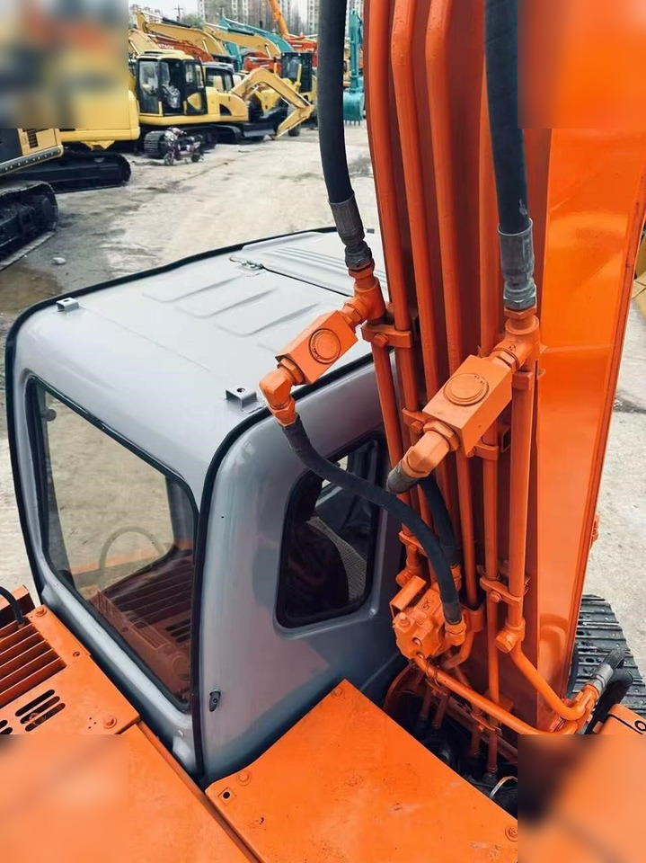 HITACHI EX60-5 - Pelle sur chenille: photos 4 HITACHI EX60-5 - Pelle sur chenille: photos 4