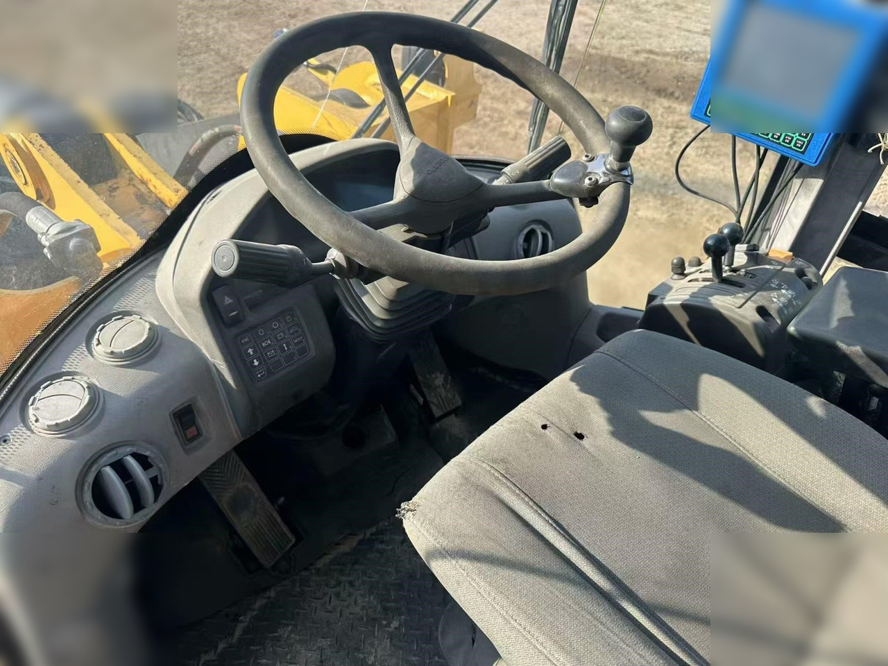 Chargeuse sur pneus VOLVO L105: photos 6