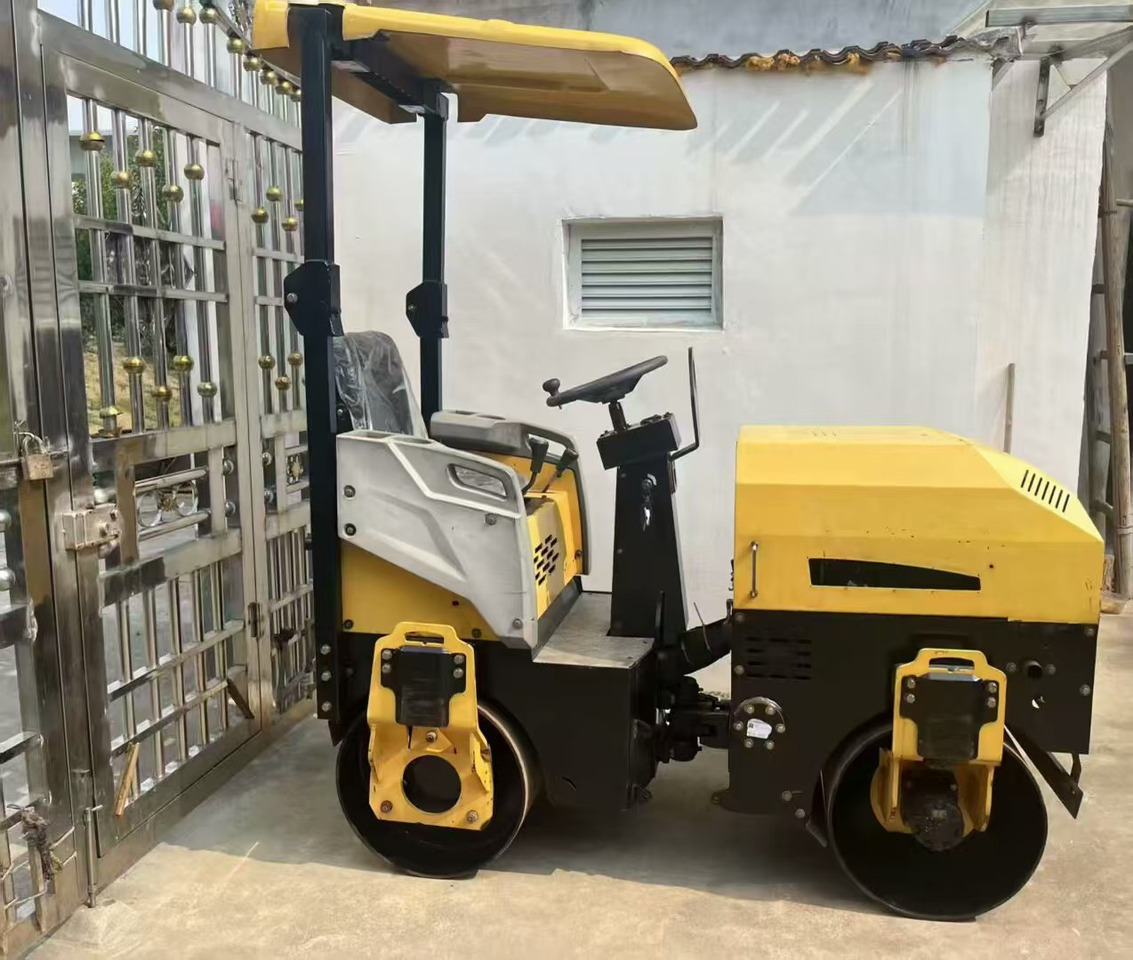 Double-drum vibratory mini roller - Compacteur: photos 3 Double-drum vibratory mini roller - Compacteur: photos 3