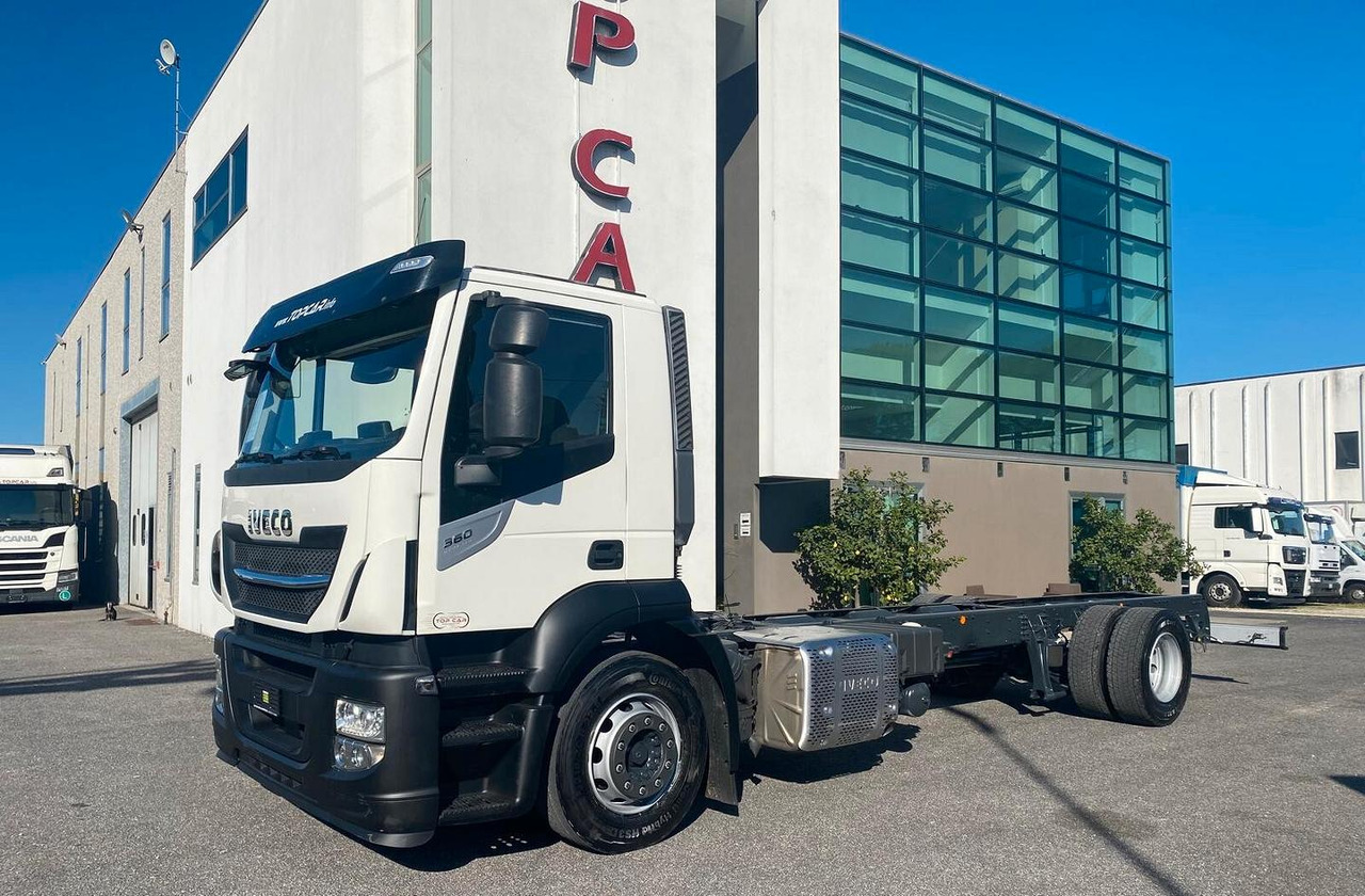 IVECO AD190S36 MOTRICE 2 ASSI TELAIO 2017 - Châssis cabine: photos 1 IVECO AD190S36 MOTRICE 2 ASSI TELAIO 2017 - Châssis cabine: photos 1