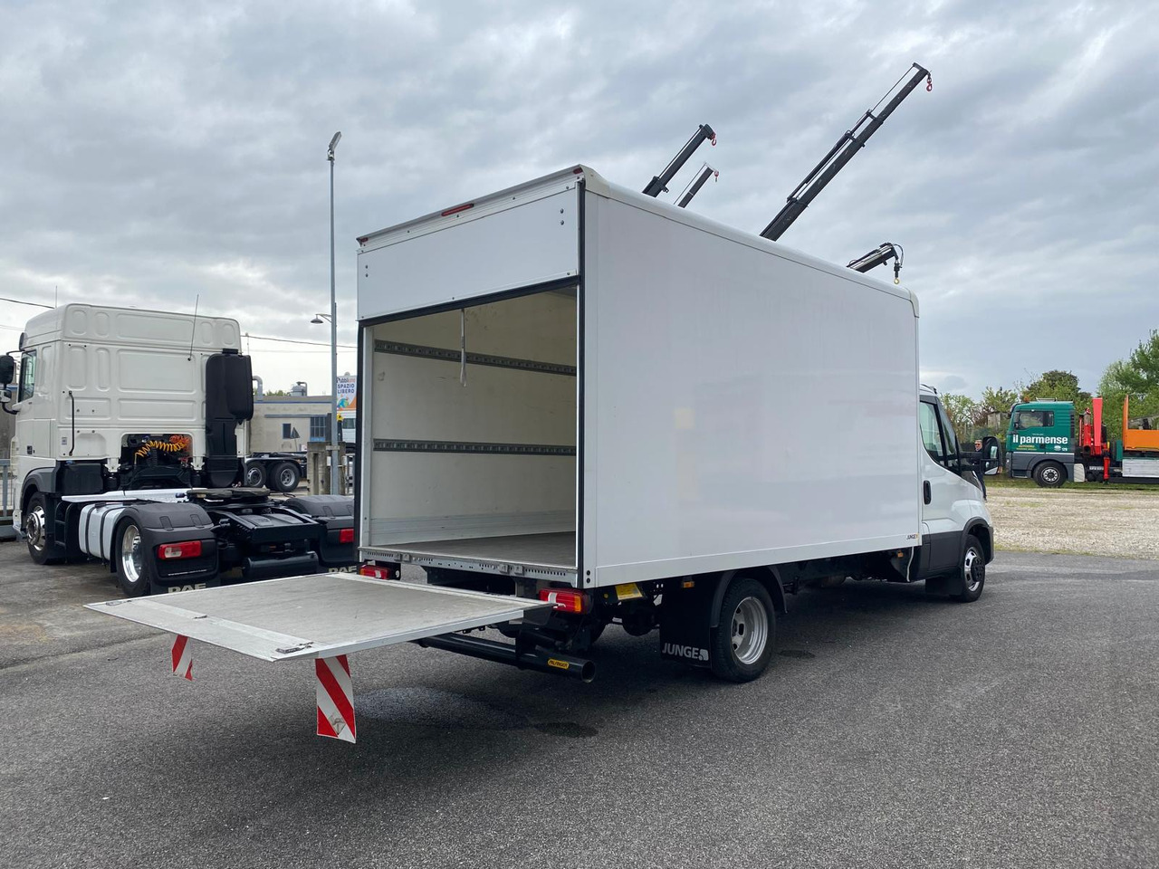 IVECO DAILY 35C16 - Fourgon utilitaire: photos 4 IVECO DAILY 35C16 - Fourgon utilitaire: photos 4
