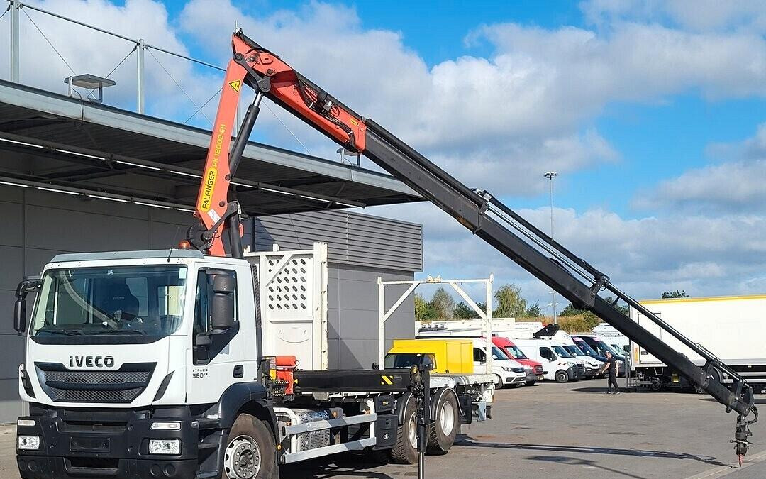 IVECO STRALIS 360 CASSONE FISSO E GRU PALFINGER - Camion plateau, Camion grue: photos 3 IVECO STRALIS 360 CASSONE FISSO E GRU PALFINGER - Camion plateau, Camion grue: photos 3