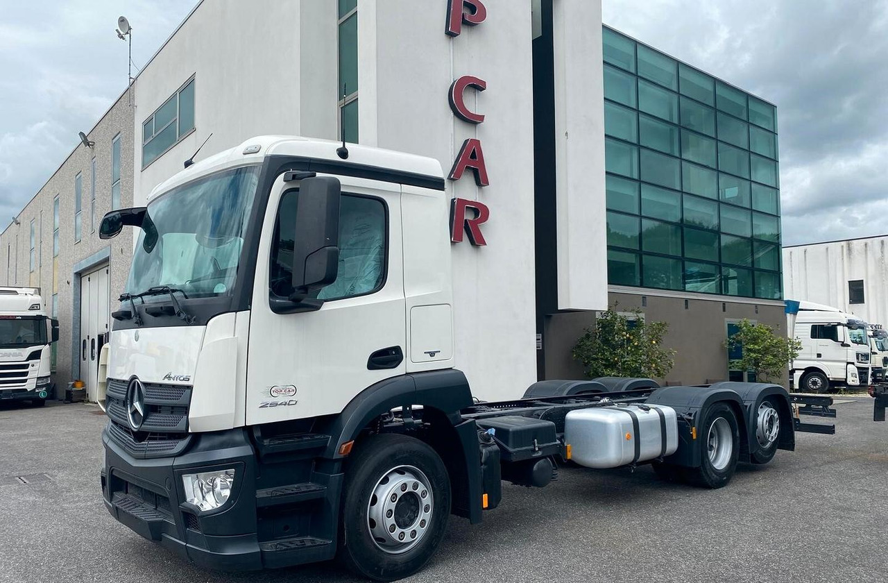 MERCEDES ANTOS 25.40 MOTRICE 3 ASSI TELAIO - Châssis cabine: photos 1 MERCEDES ANTOS 25.40 MOTRICE 3 ASSI TELAIO - Châssis cabine: photos 1